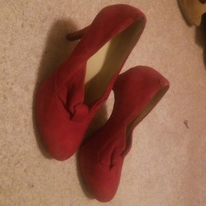 Red nine west suede shoe
